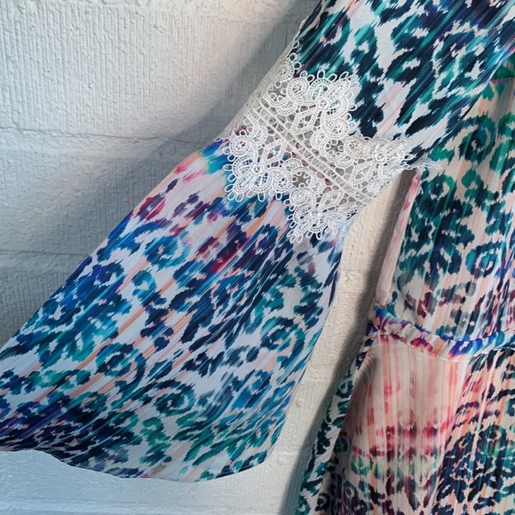 Revolve Pitanga Pastel Bell Crochet Sleeve Romper size P - Picture 4 of 8